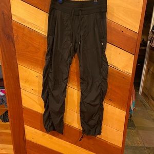 LULULEMON STUDIO DANCE PANT SIZE 8